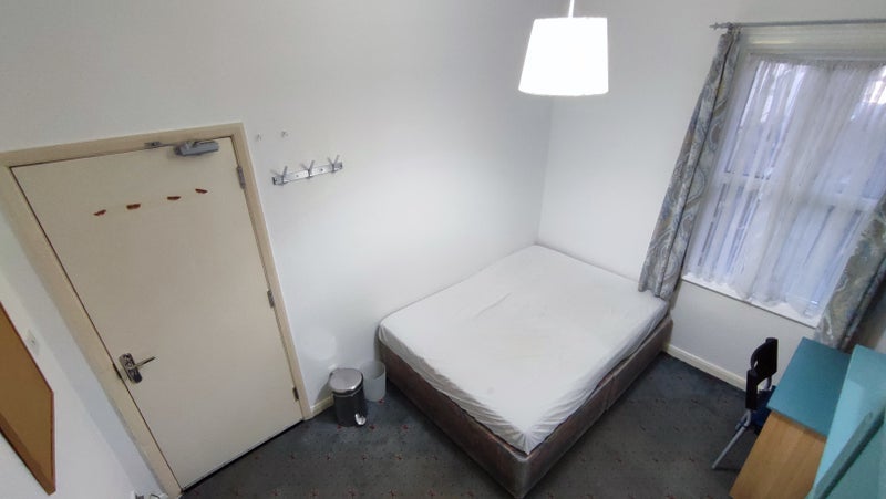 Room High Road Leyton in Greater London