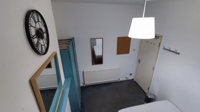 Room High Road Leyton in Greater London