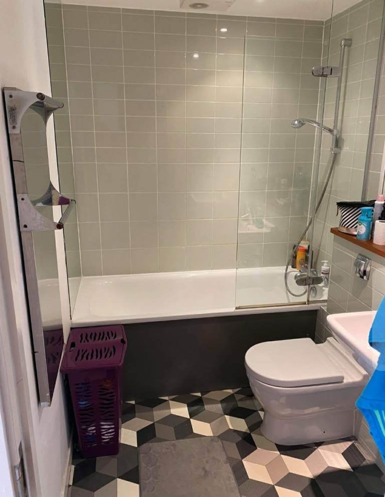 Flat Southcote Avenue in Greater London