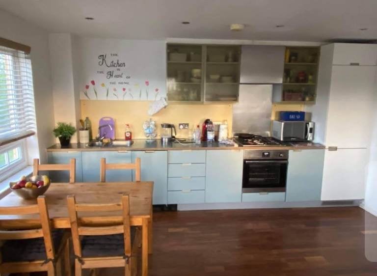 Flat Southcote Avenue in Greater London