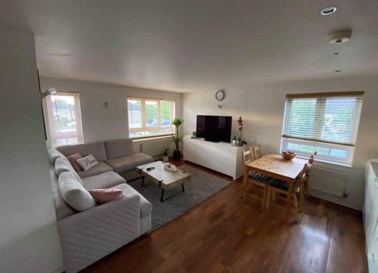 Flat Southcote Avenue in Greater London
