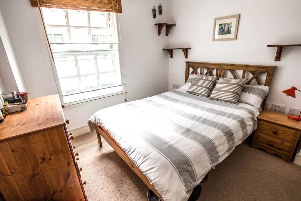 Flat Bermondsey Street in Greater London