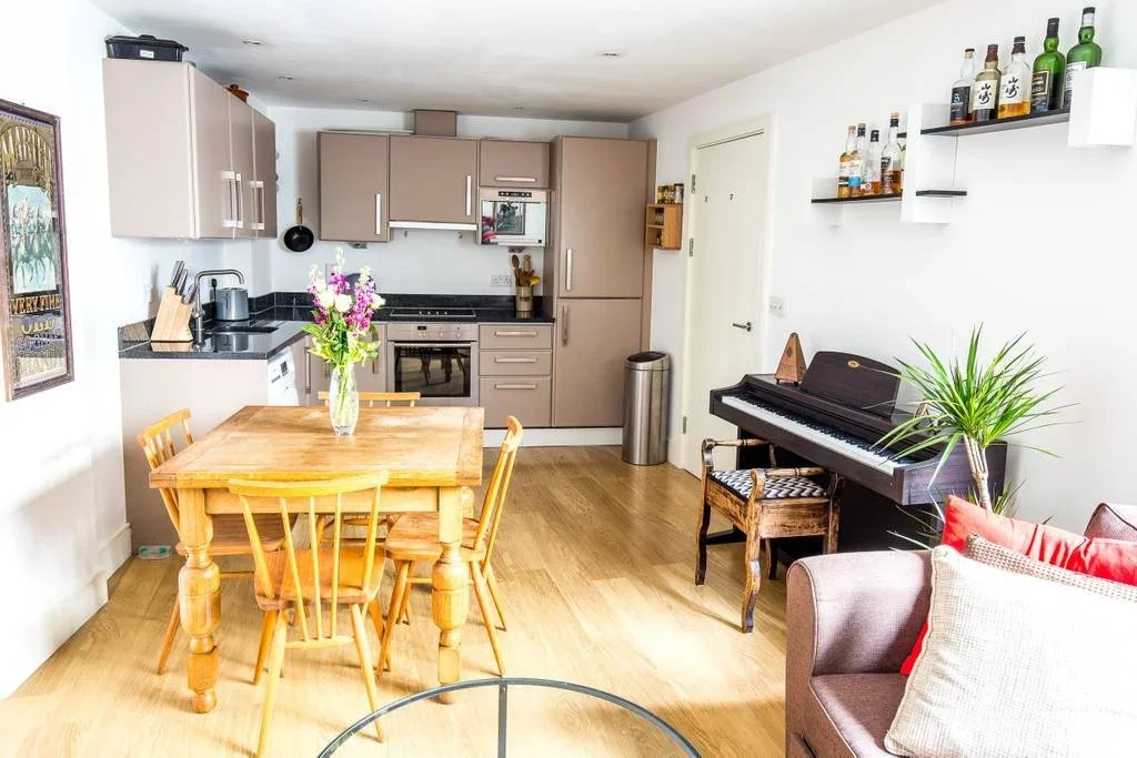 Flat Bermondsey Street in Greater London