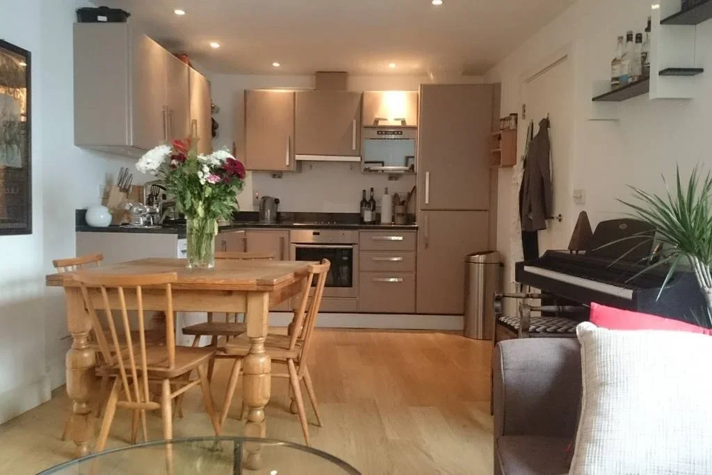 Flat Bermondsey Street in Greater London