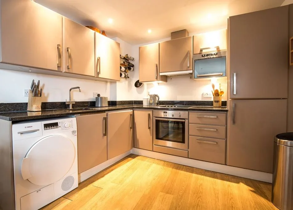 Flat Bermondsey Street in Greater London