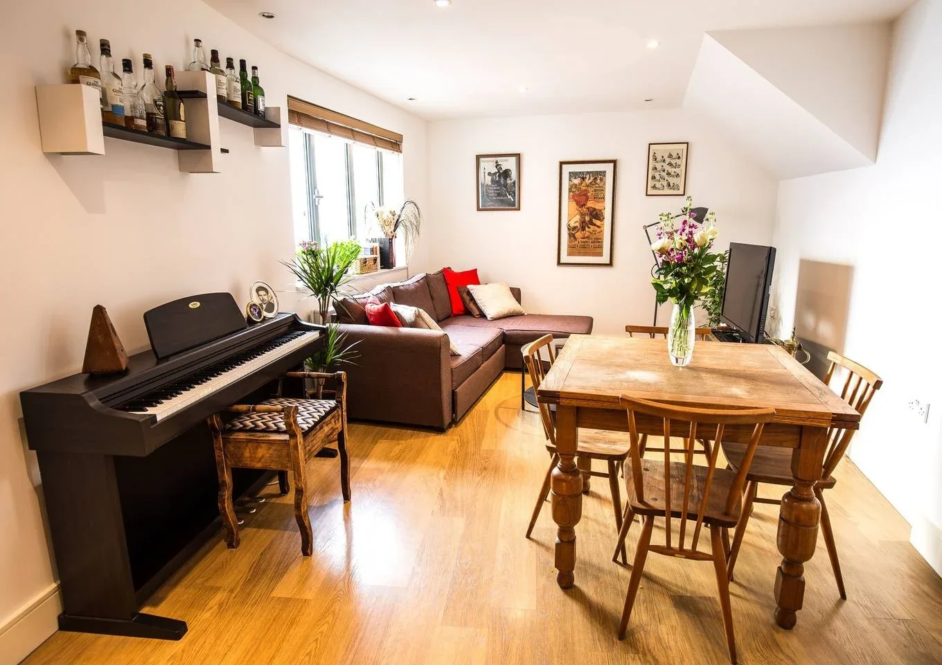 Flat Bermondsey Street in Greater London