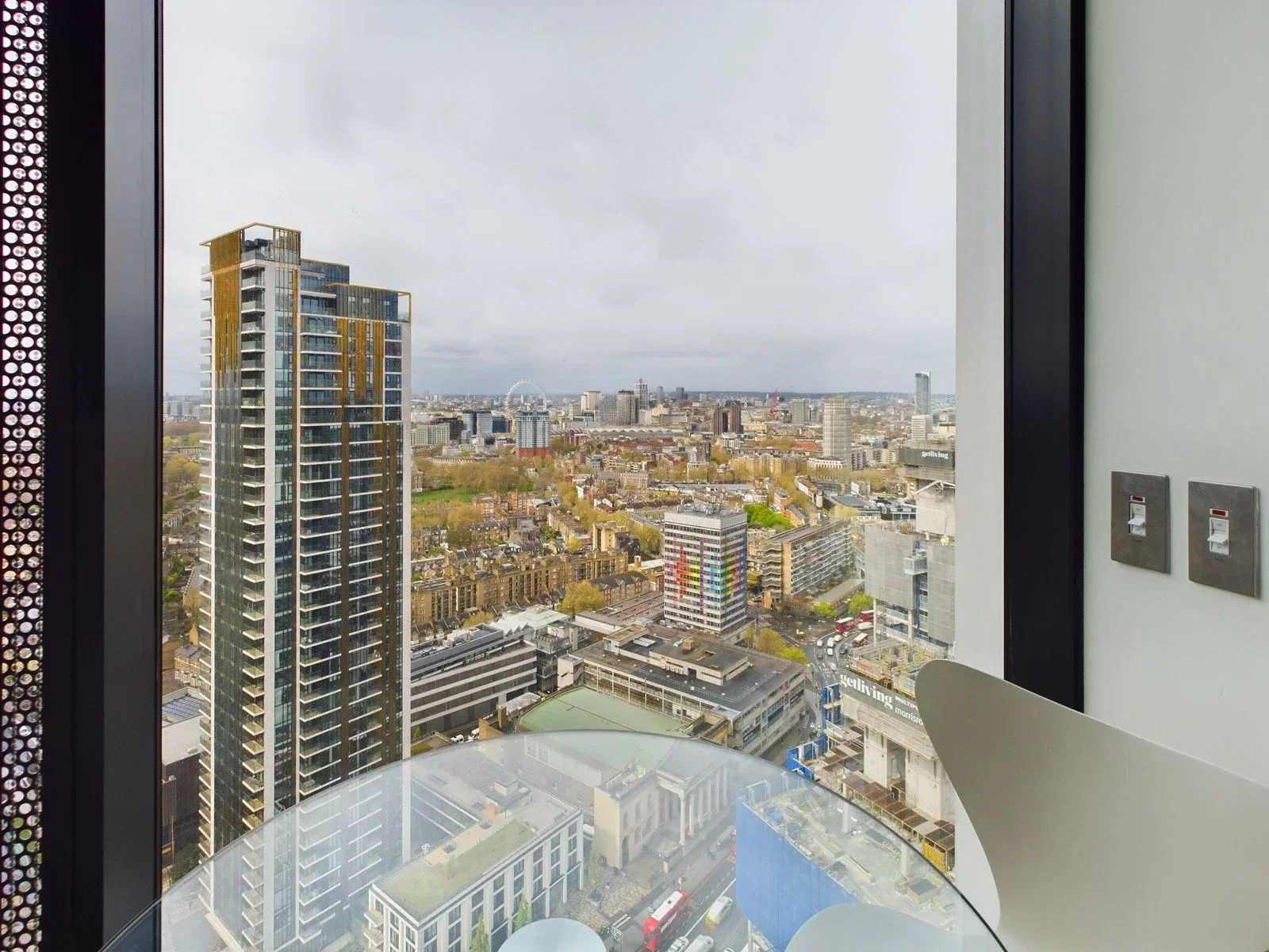 Flat Tower Bridge Road in London