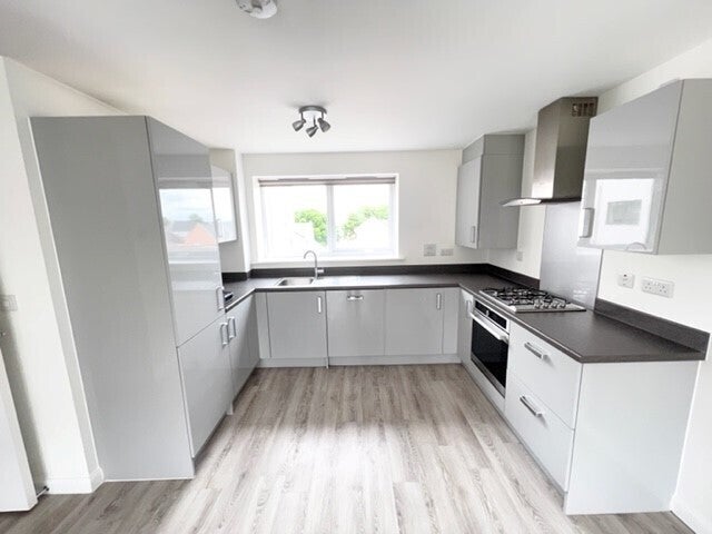 Flat Great Pease Park in Patchway