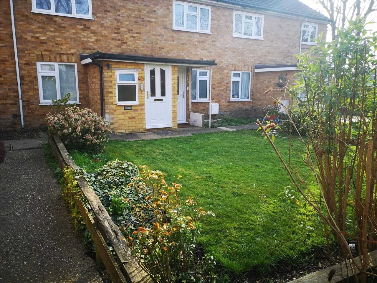 Flat Manor Road in Greater London