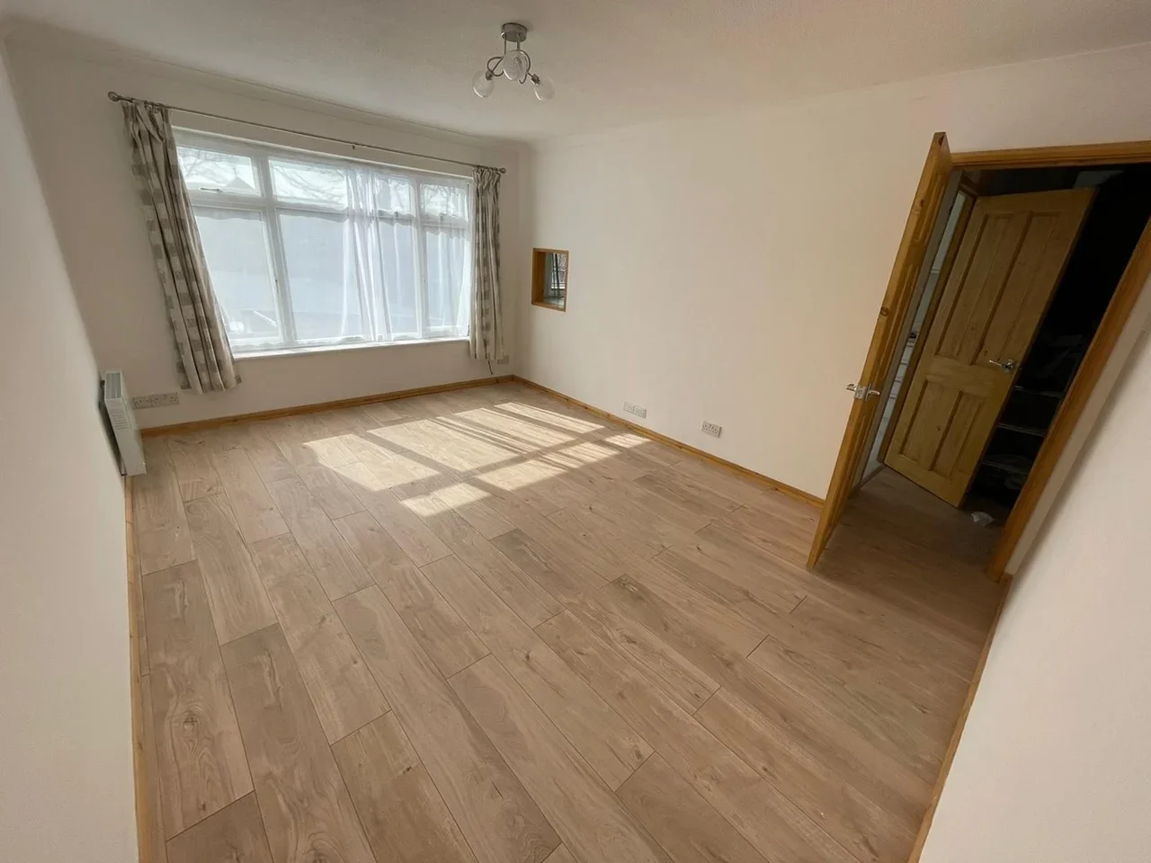 Flat Manor Road in Greater London