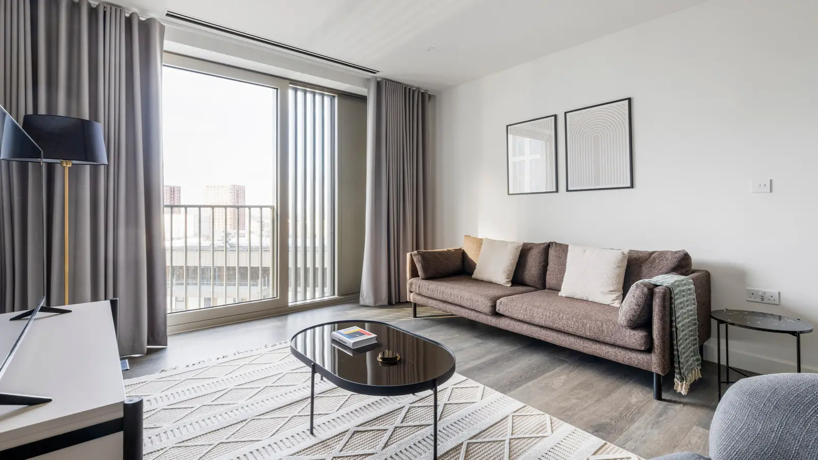 Flat Montfichet Road in Greater London