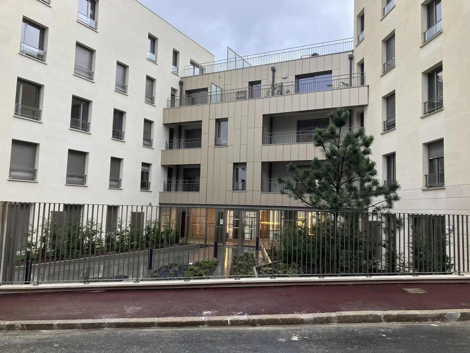 Chambre Allée de l'Université à Issy-les-Moulineaux