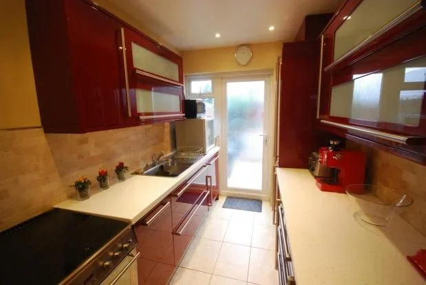 Room Amhurst Gardens in Greater London