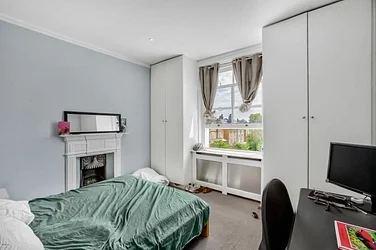 Flat Saint John's Hill in Greater London
