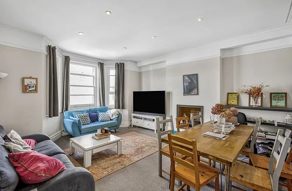 Flat Saint John's Hill in Greater London