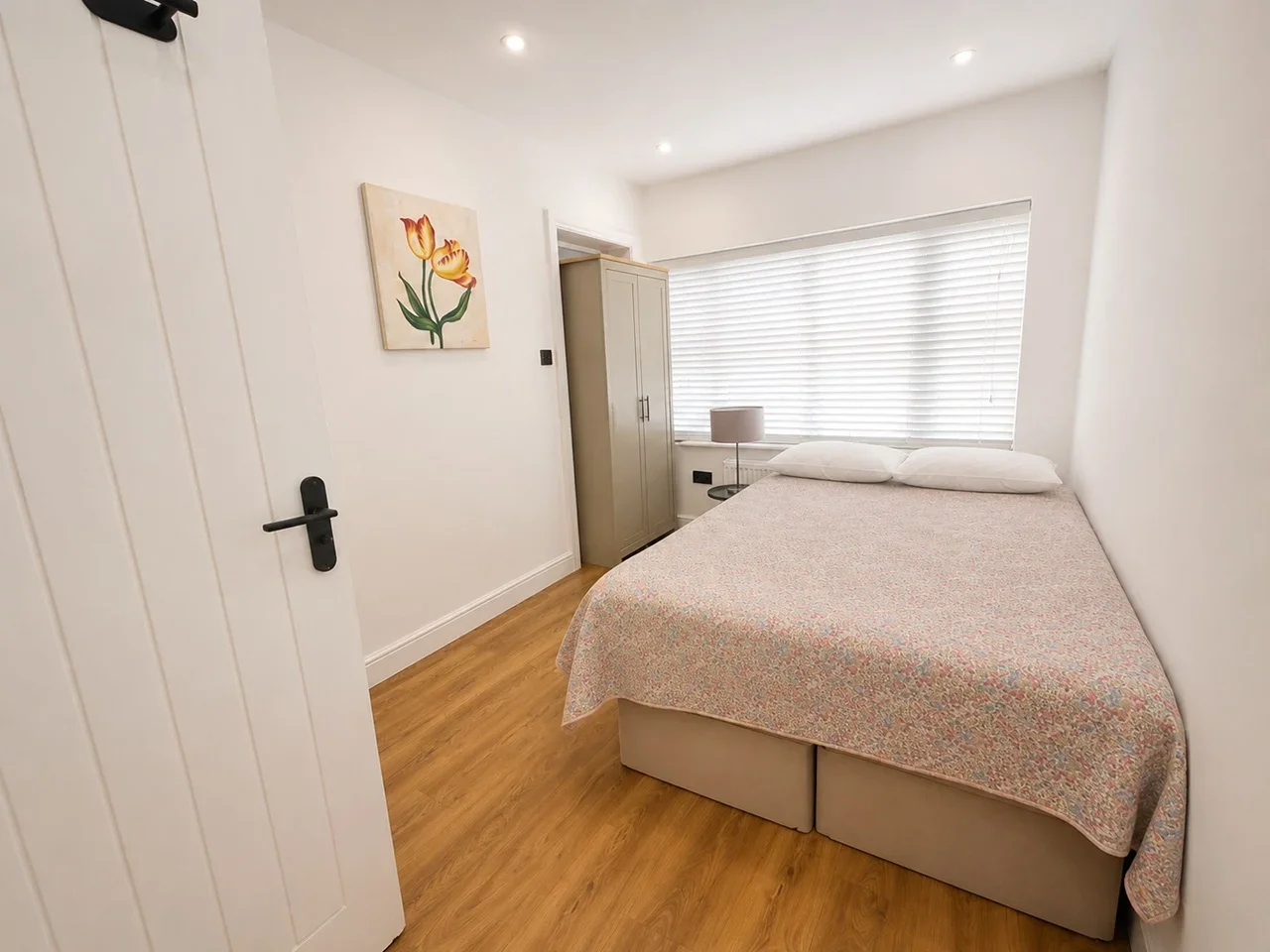 Flat Torbay Road in Greater London