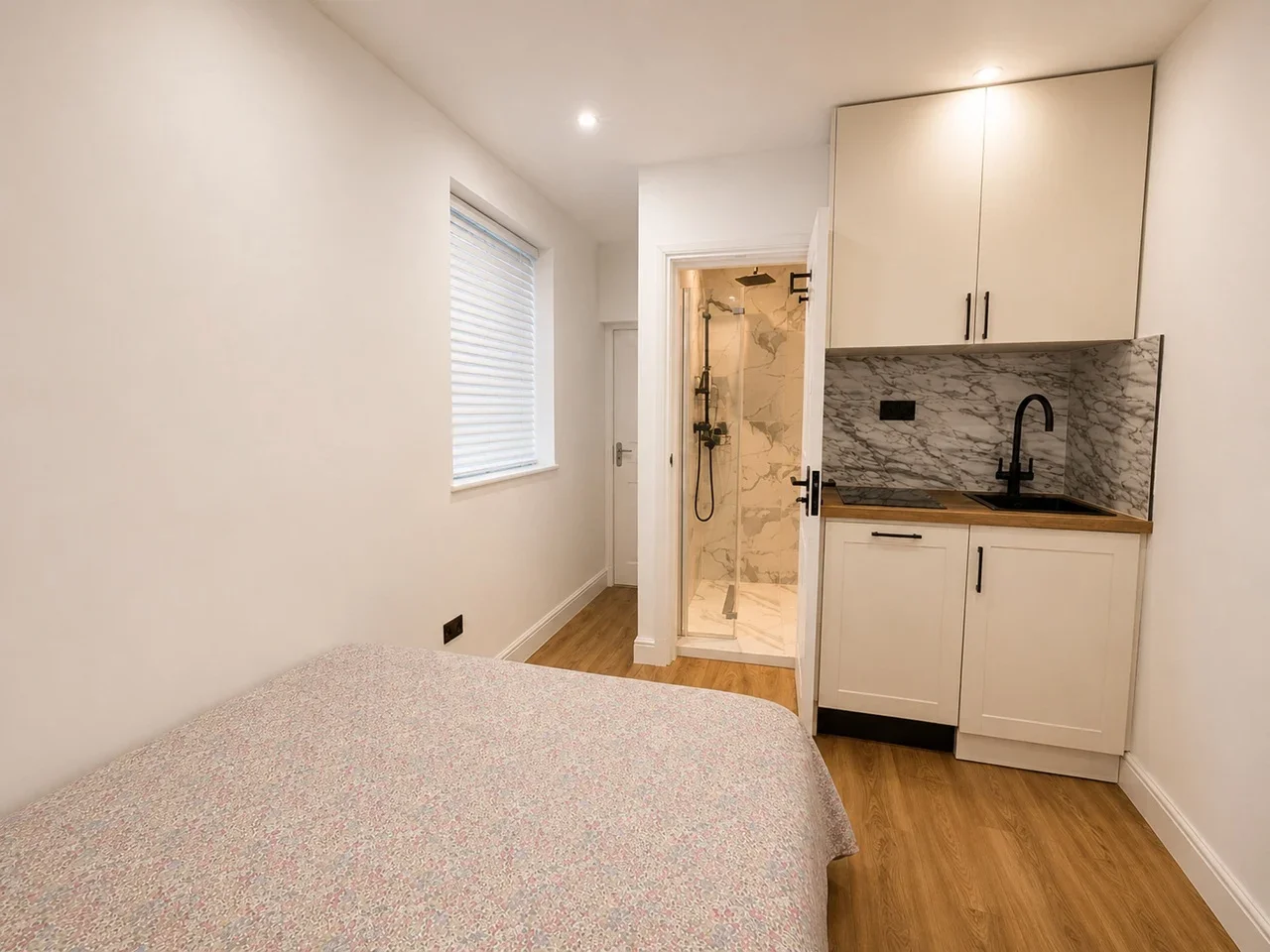 Flat Torbay Road in Greater London