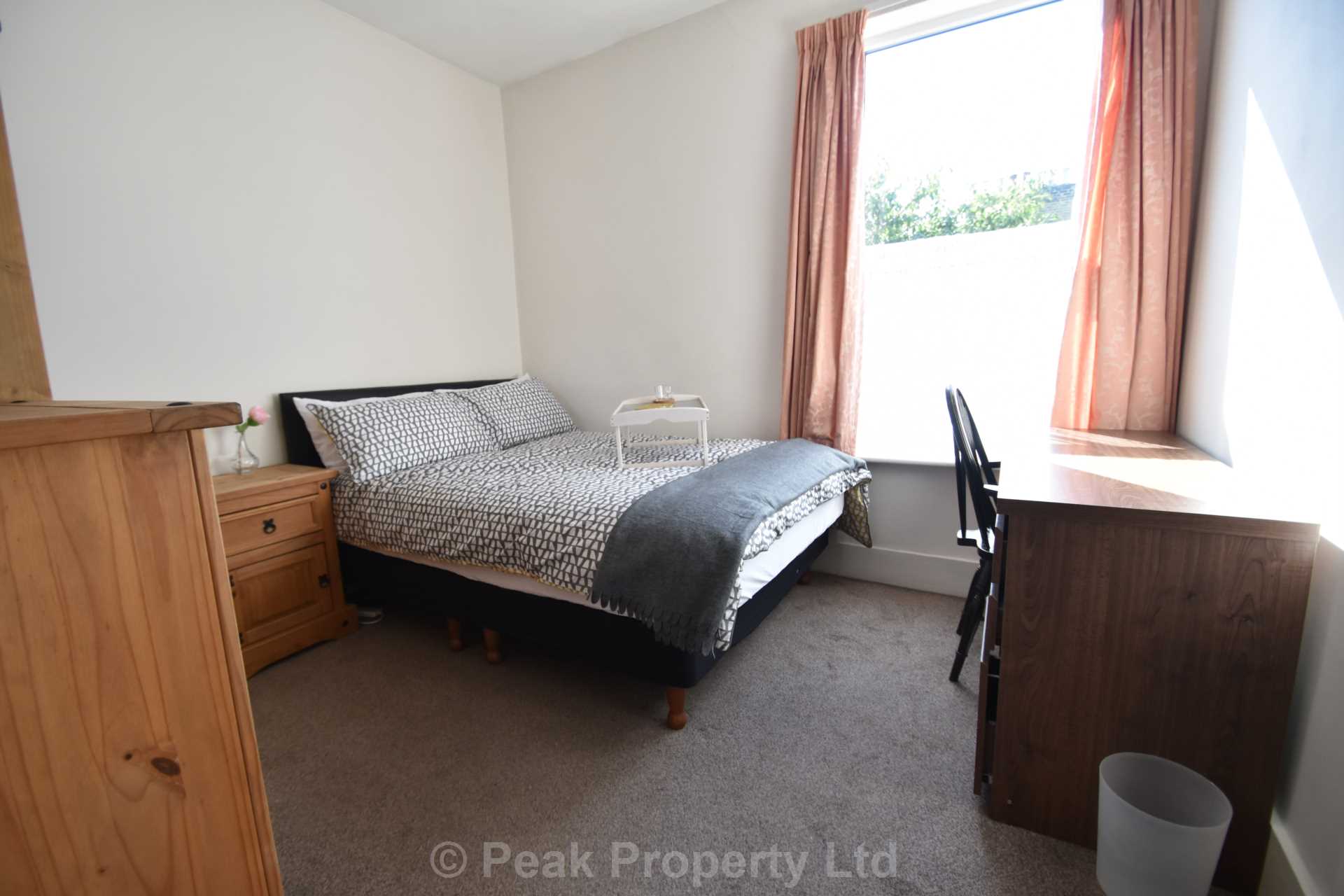 Room Gordon Road in Southend-on-Sea
