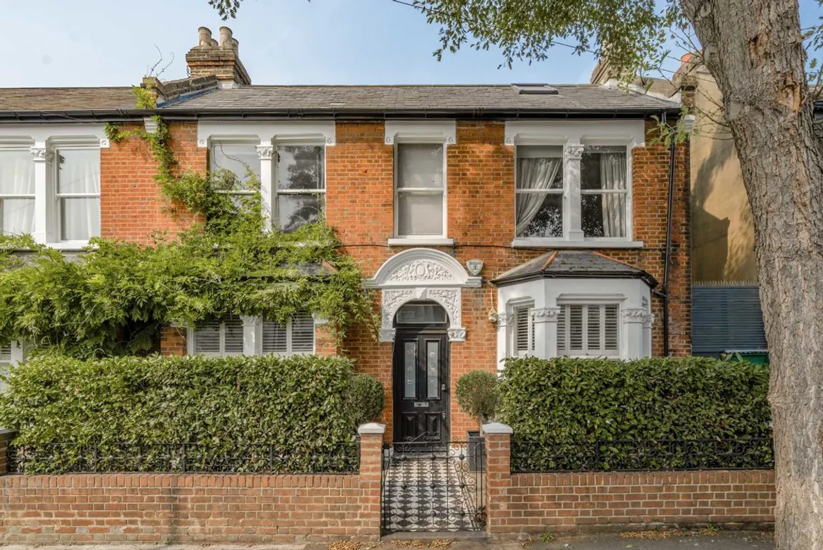 House Whitehall Gardens in Greater London