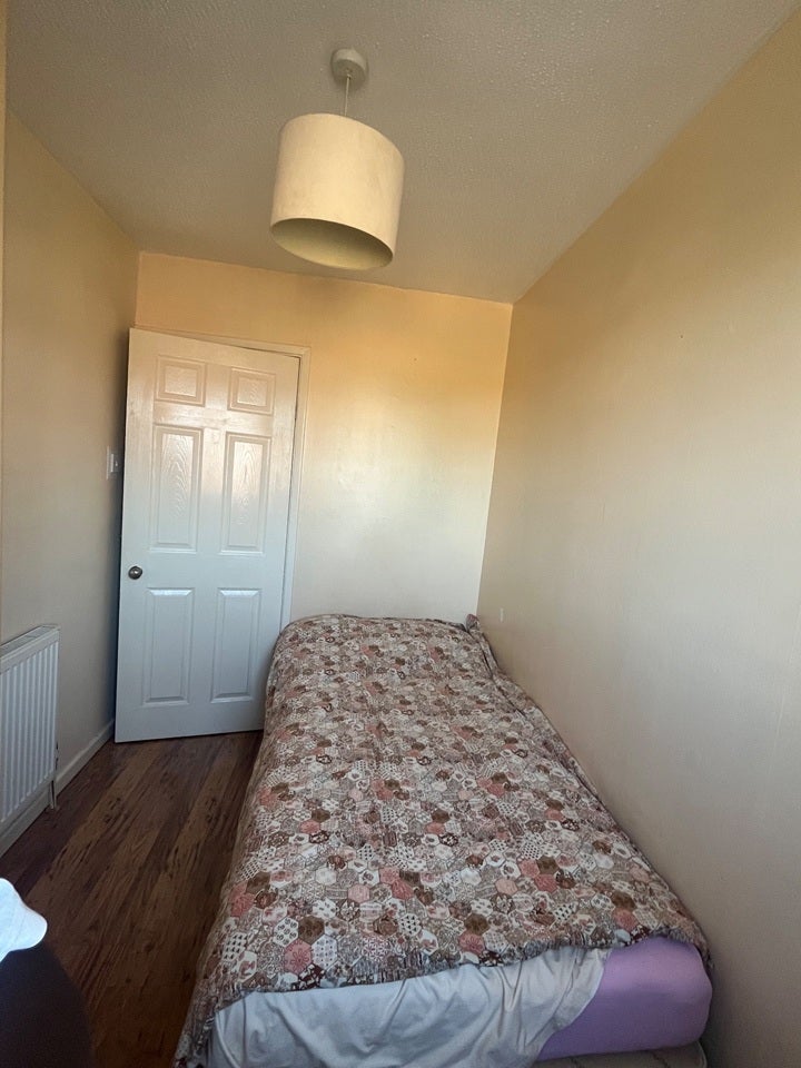 Room Fairway in Crawley