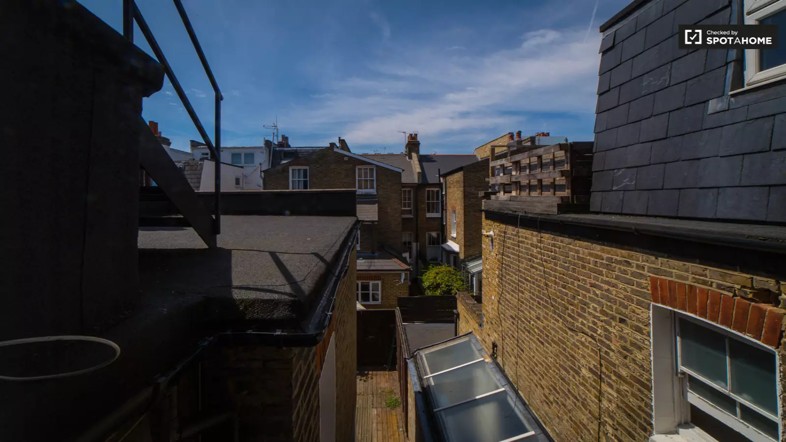 Flat Hartismere Road in Greater London