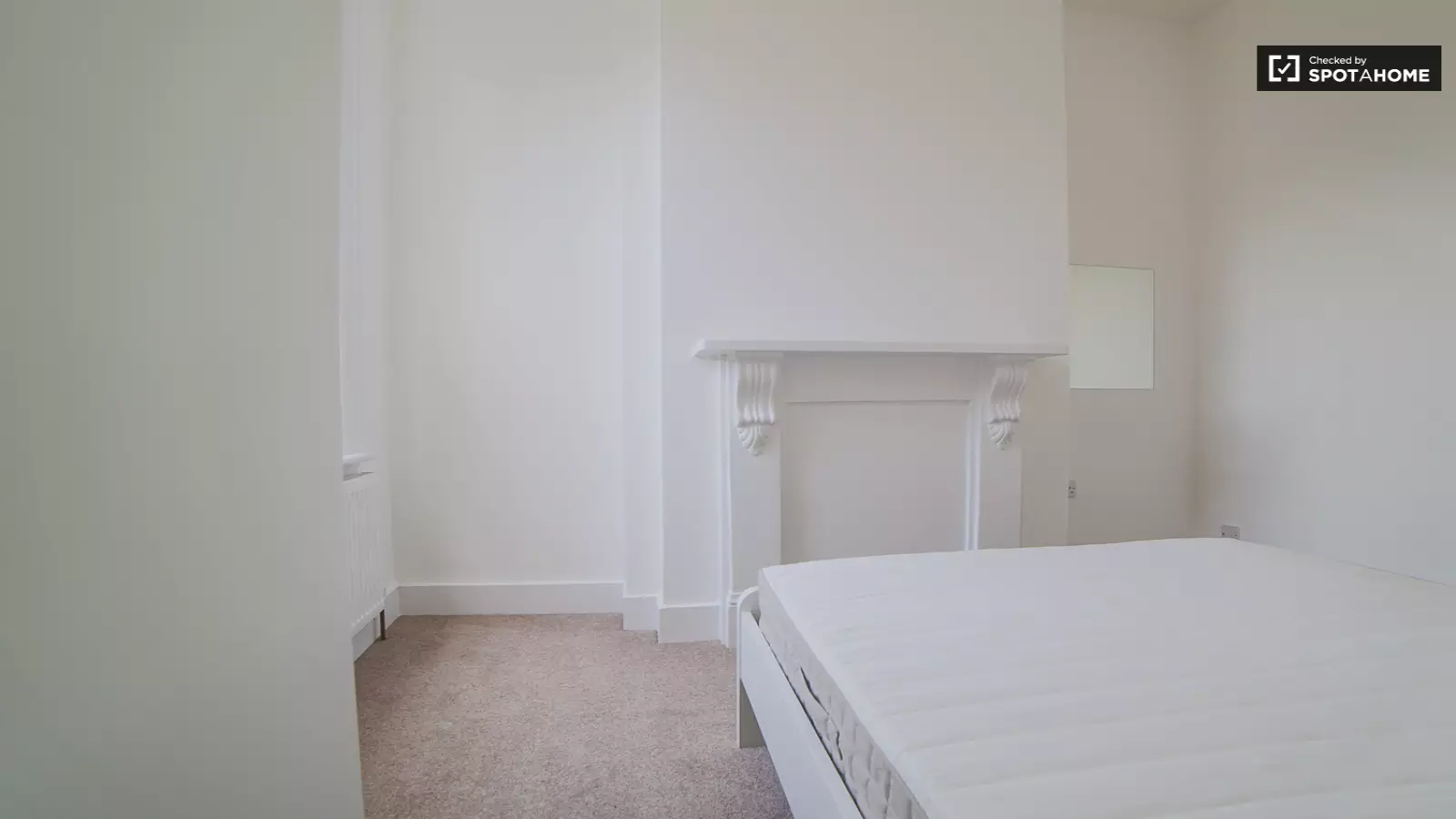 Flat Hartismere Road in Greater London