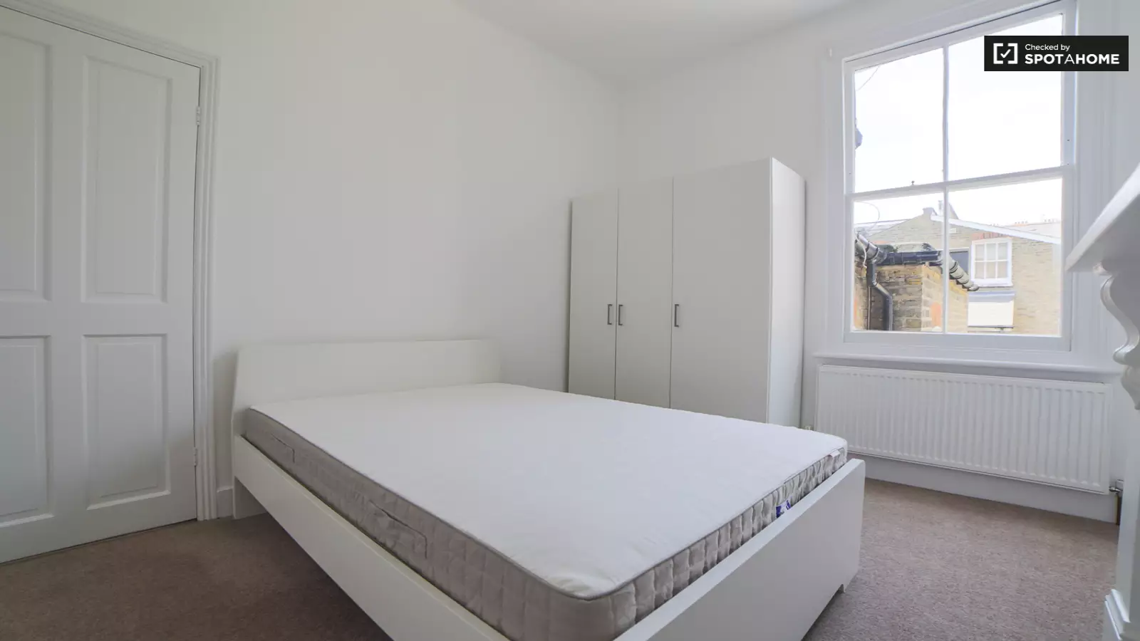 Flat Hartismere Road in Greater London