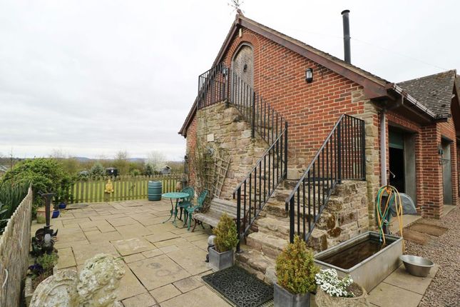 Flat Footpath HO13 in Sutton St Nicholas