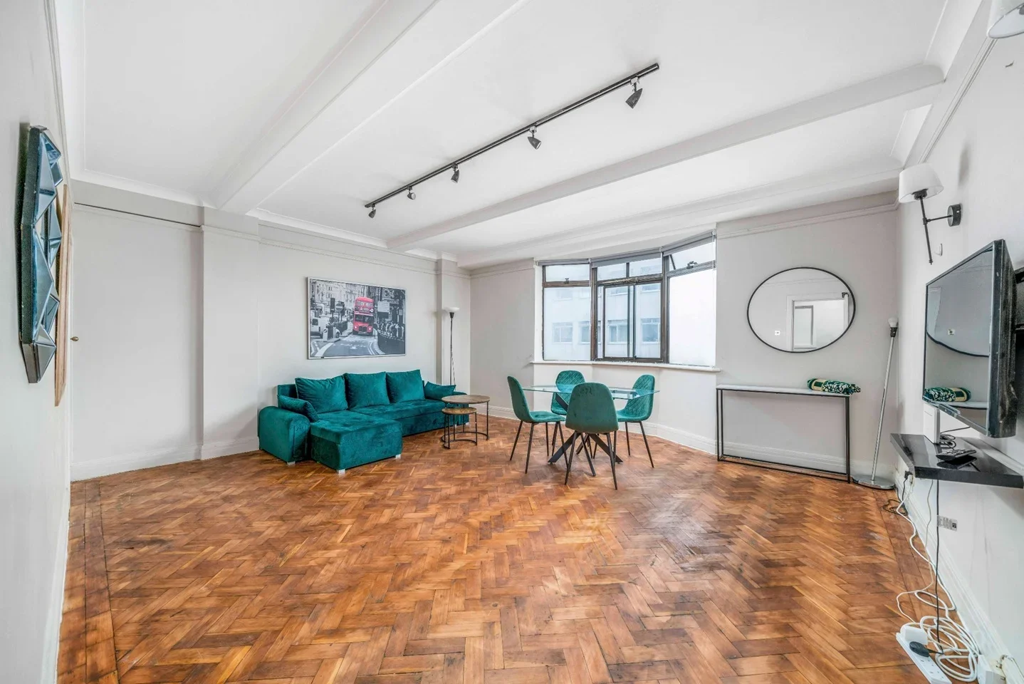 Flat Upper Berkeley Street in City of Westminster