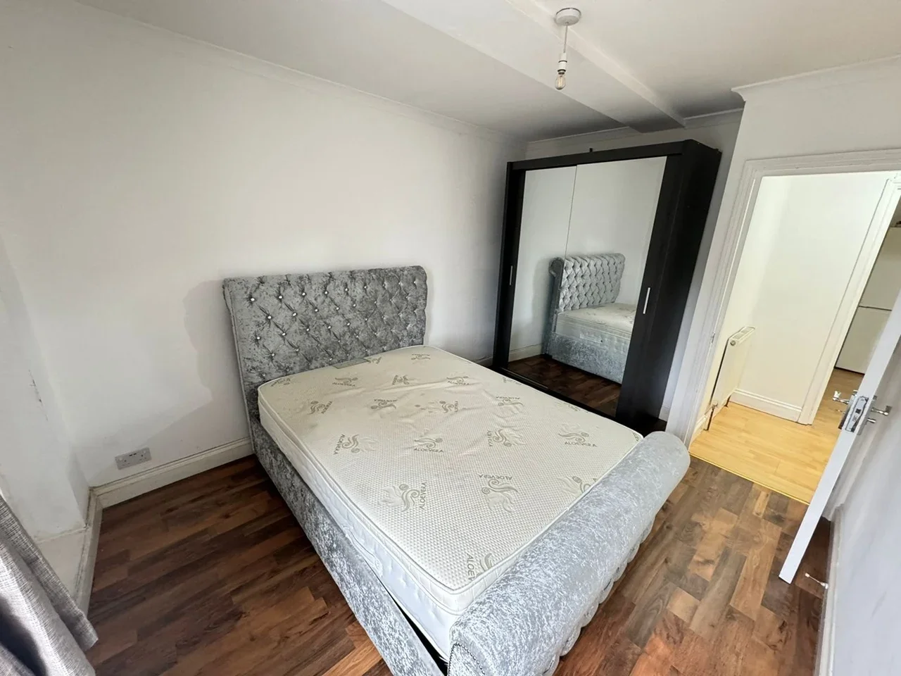 Flat Raven Row in Greater London
