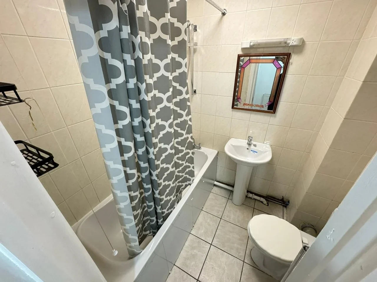 Flat Raven Row in Greater London