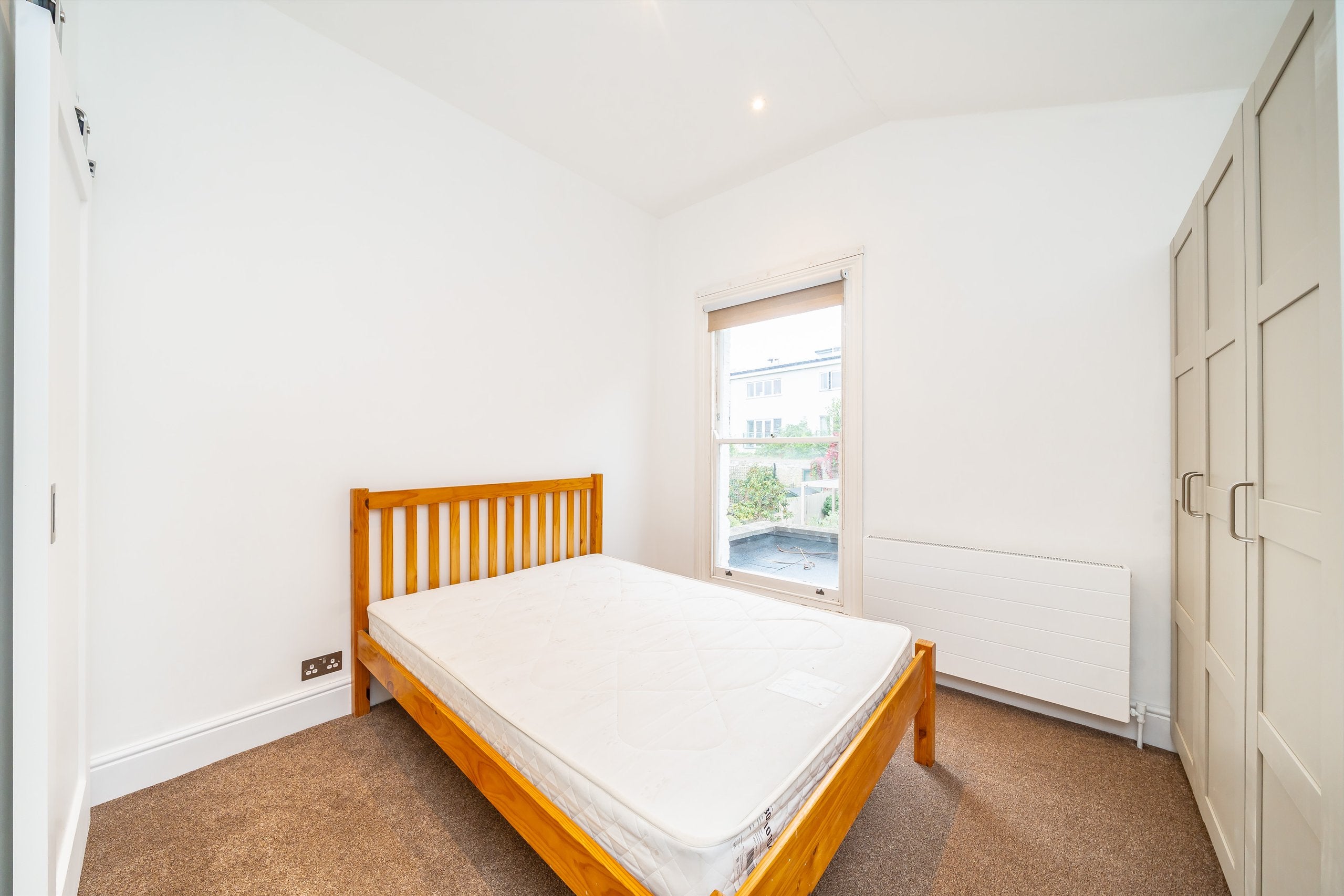 Flat Chelsham Road in Greater London