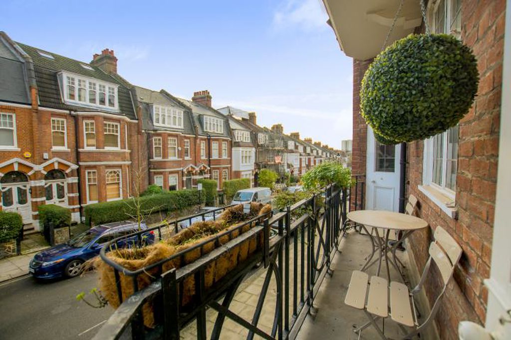 Flat Glenloch Road in Greater London