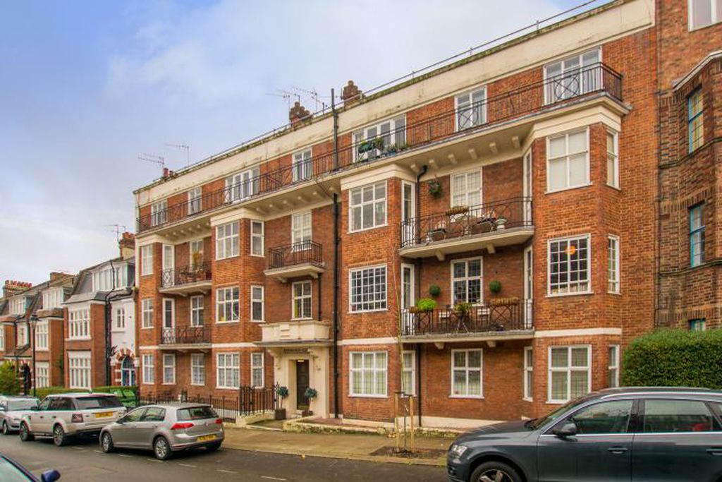 Flat Glenloch Road in Greater London