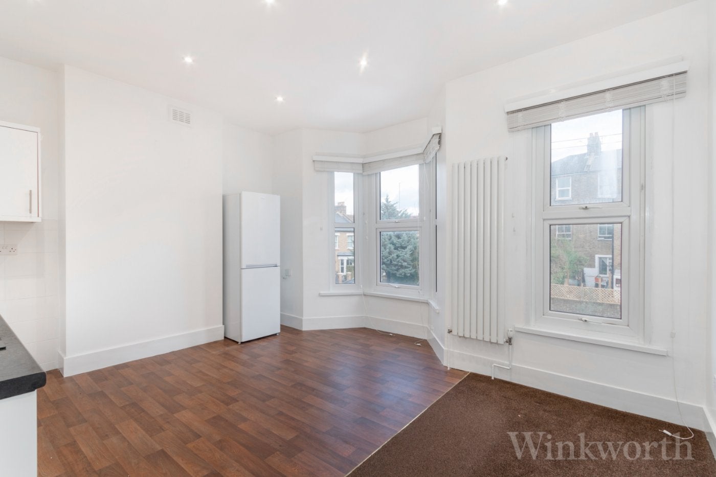 Flat Dayton Grove in Greater London