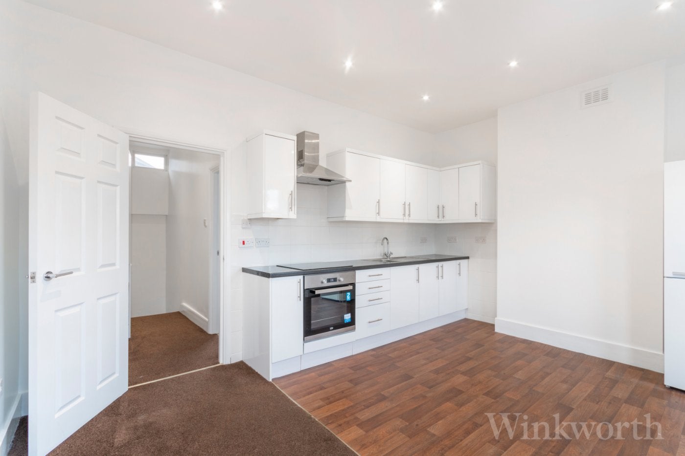Flat Dayton Grove in Greater London