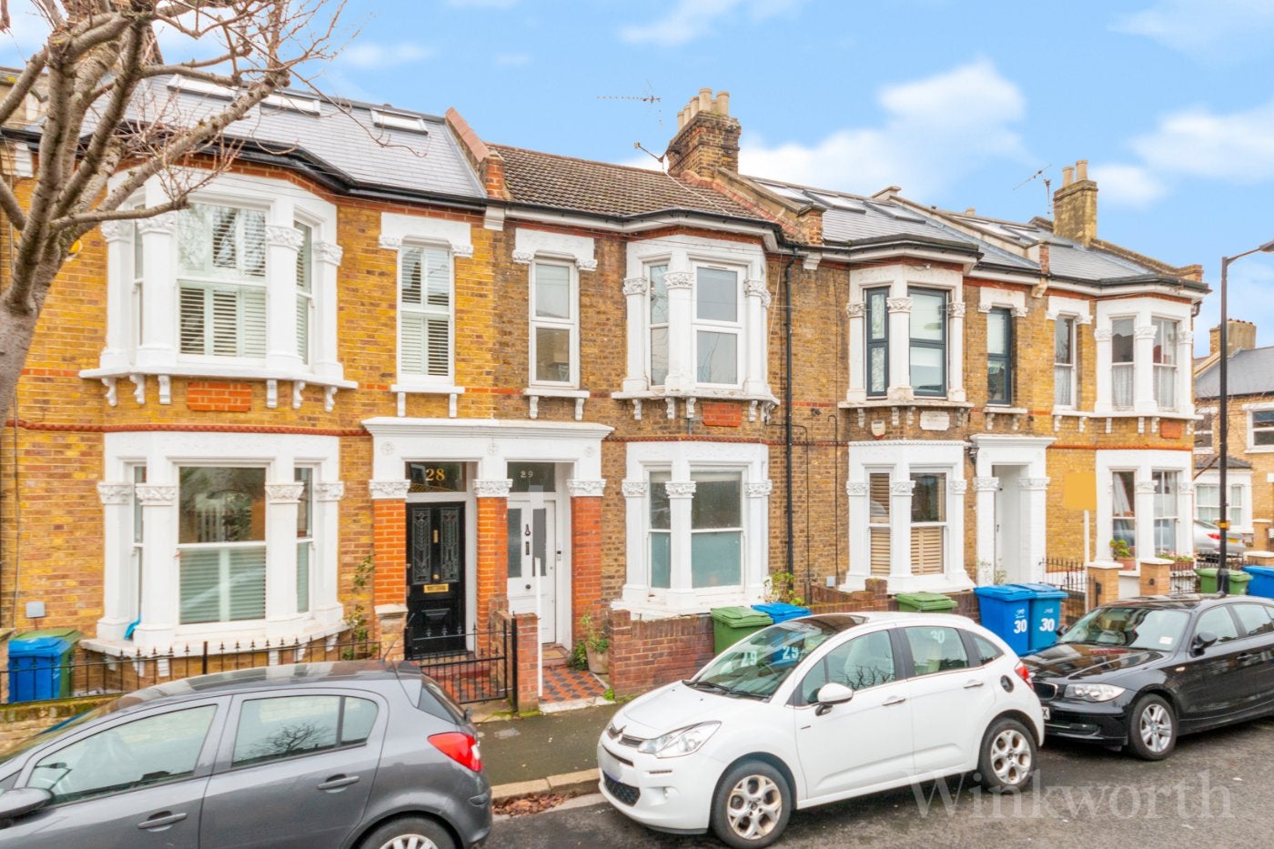 Flat Dayton Grove in Greater London
