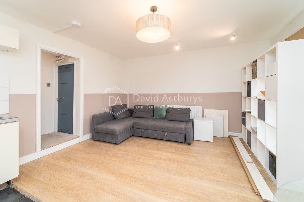 Flat Gillett Place in Greater London