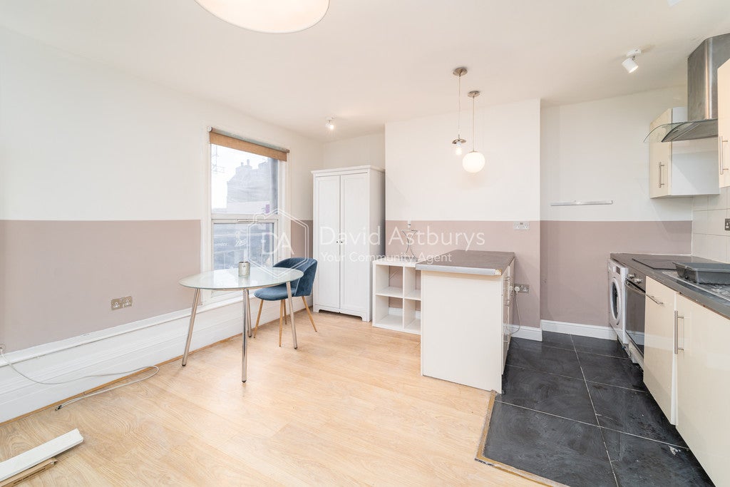 Flat Gillett Place in Greater London