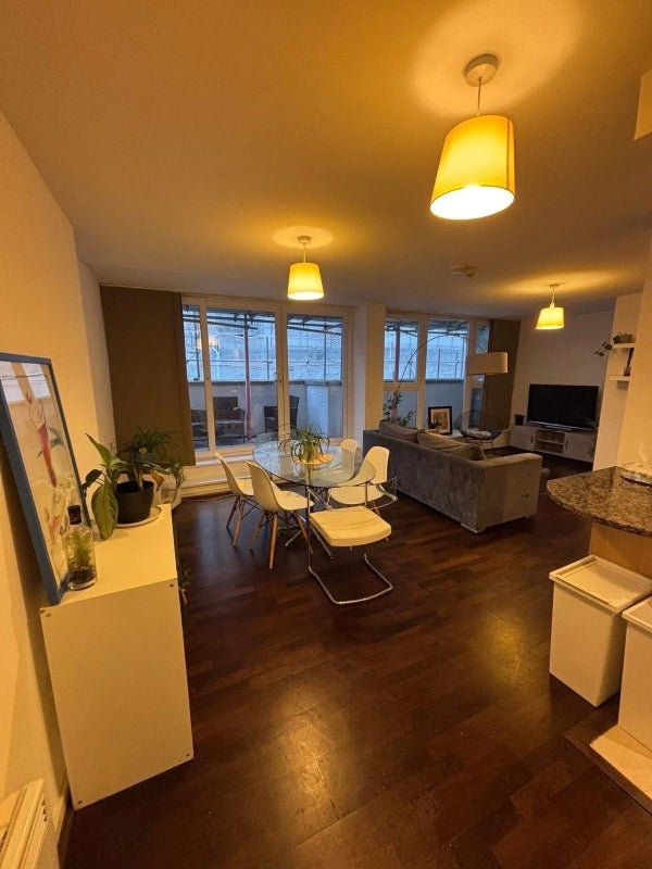 Room Point Pleasant in Greater London