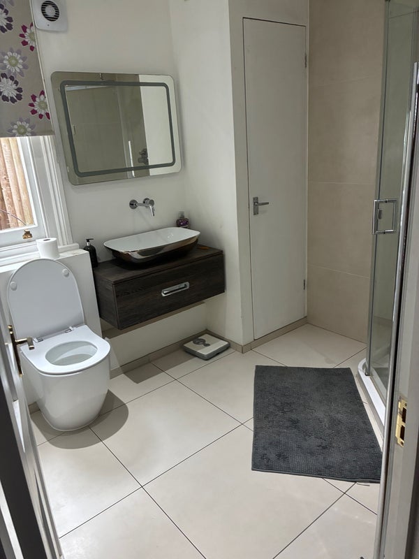 Room Mora Road in Greater London