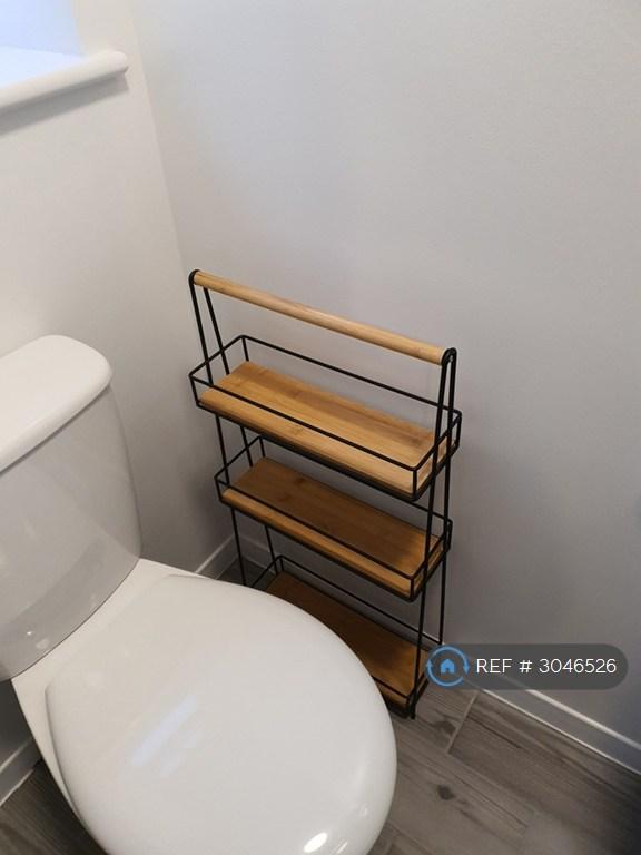 Room Ferrand Road in Littleborough