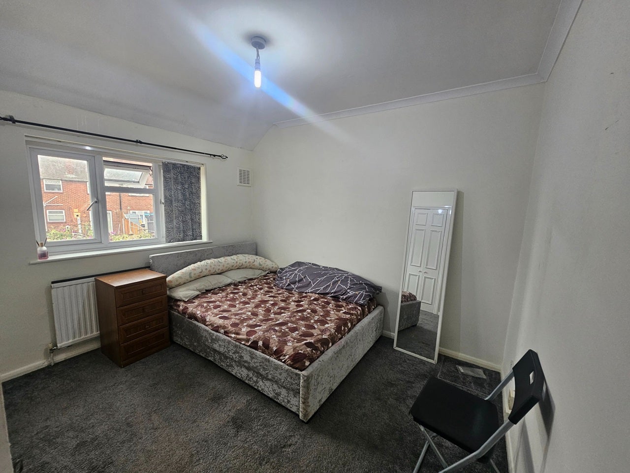 Room Chiltern Close in Greater London