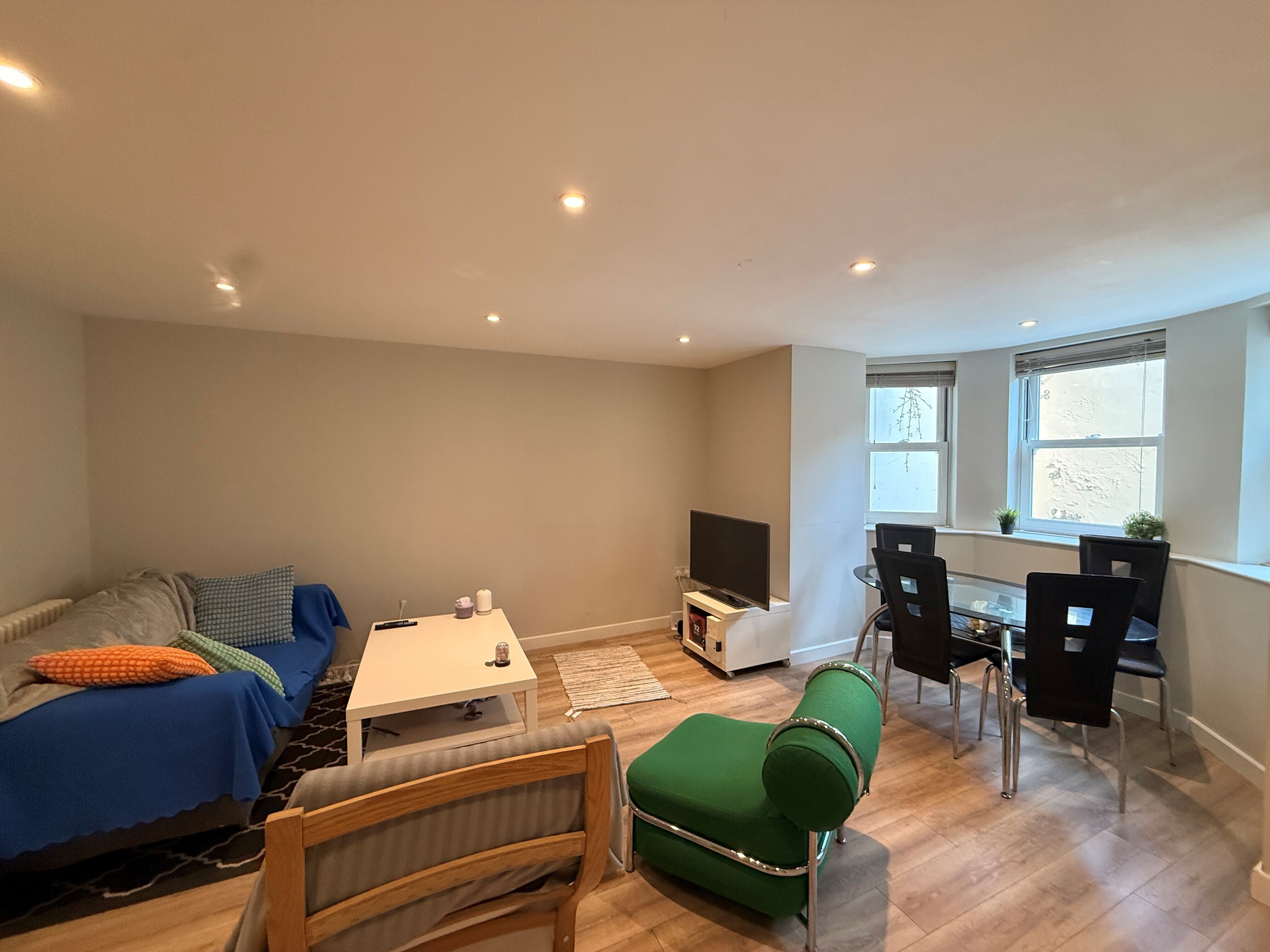 Flat Waverley Road in Bristol