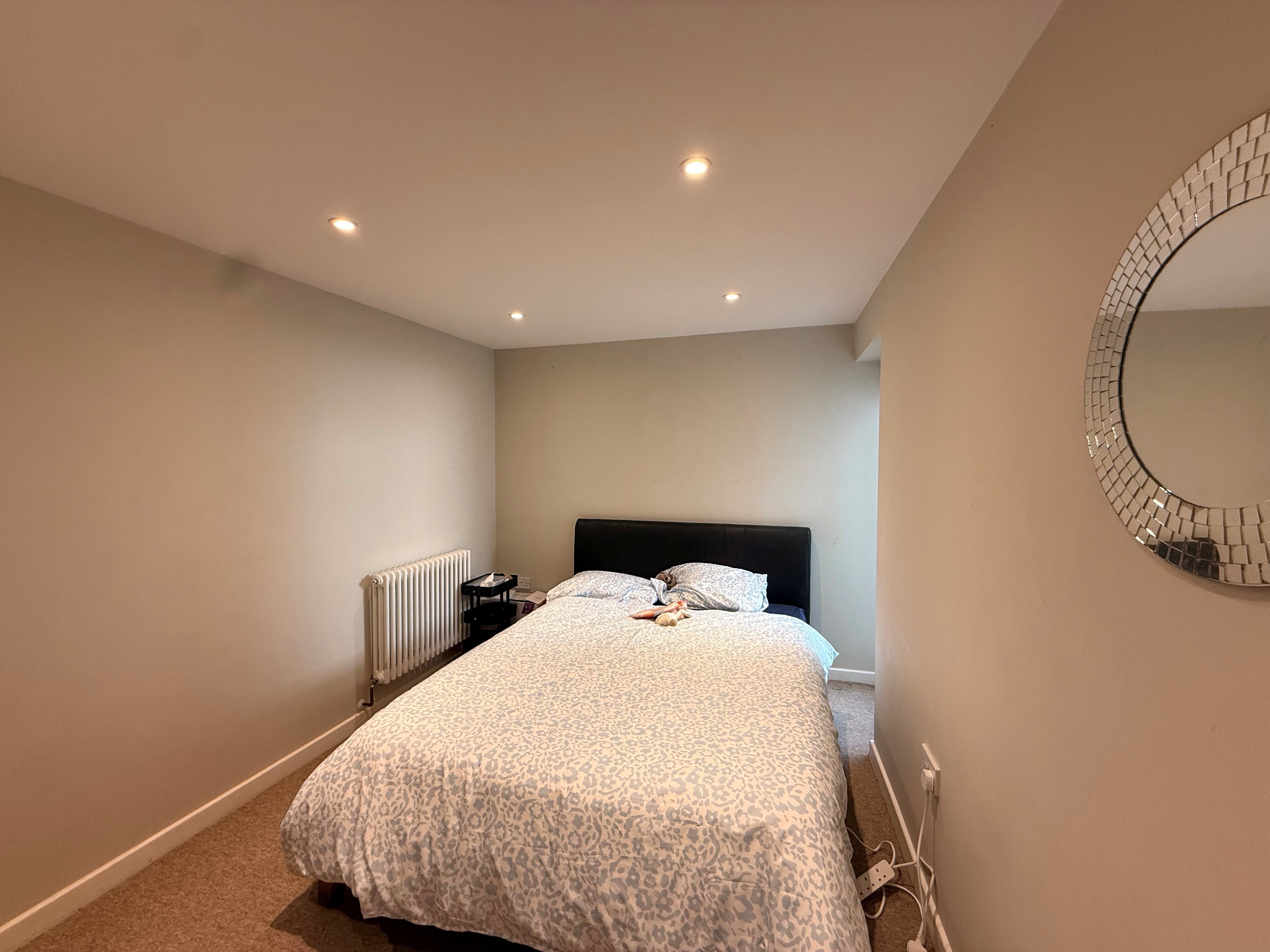 Flat Waverley Road in Bristol