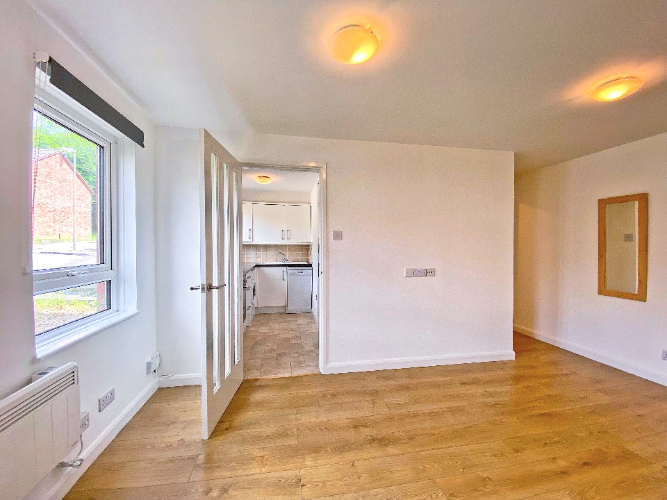 Flat Berkeley Drive in Basingstoke and Deane