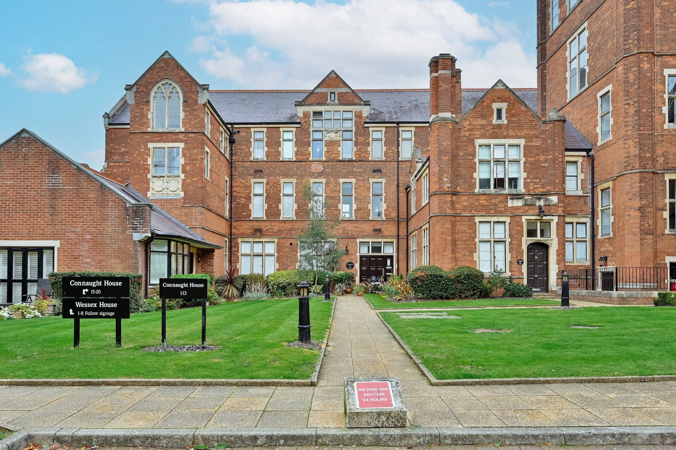 Flat Royal Connaught Drive in Hertsmere