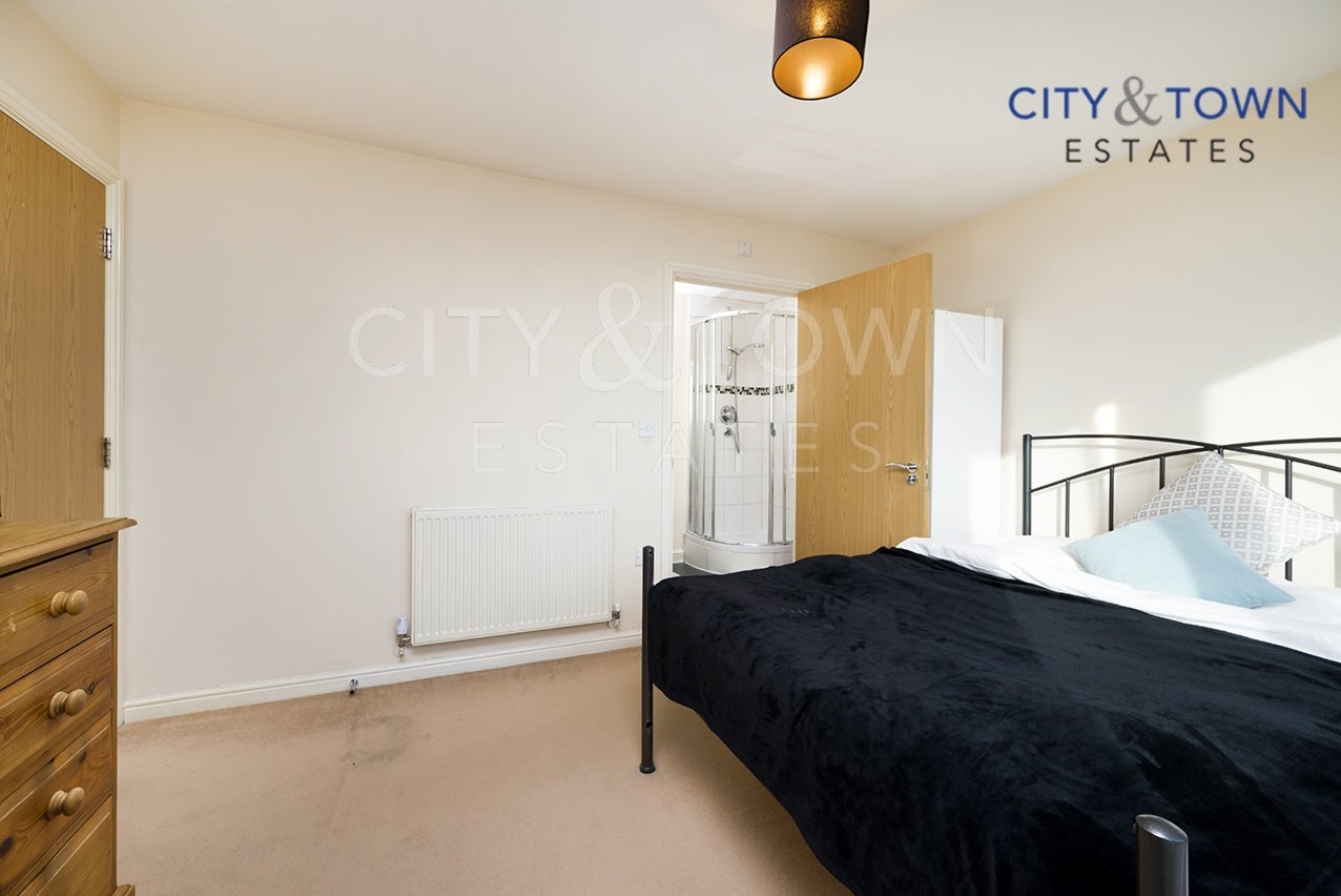 Flat Richmond Road in Greater London