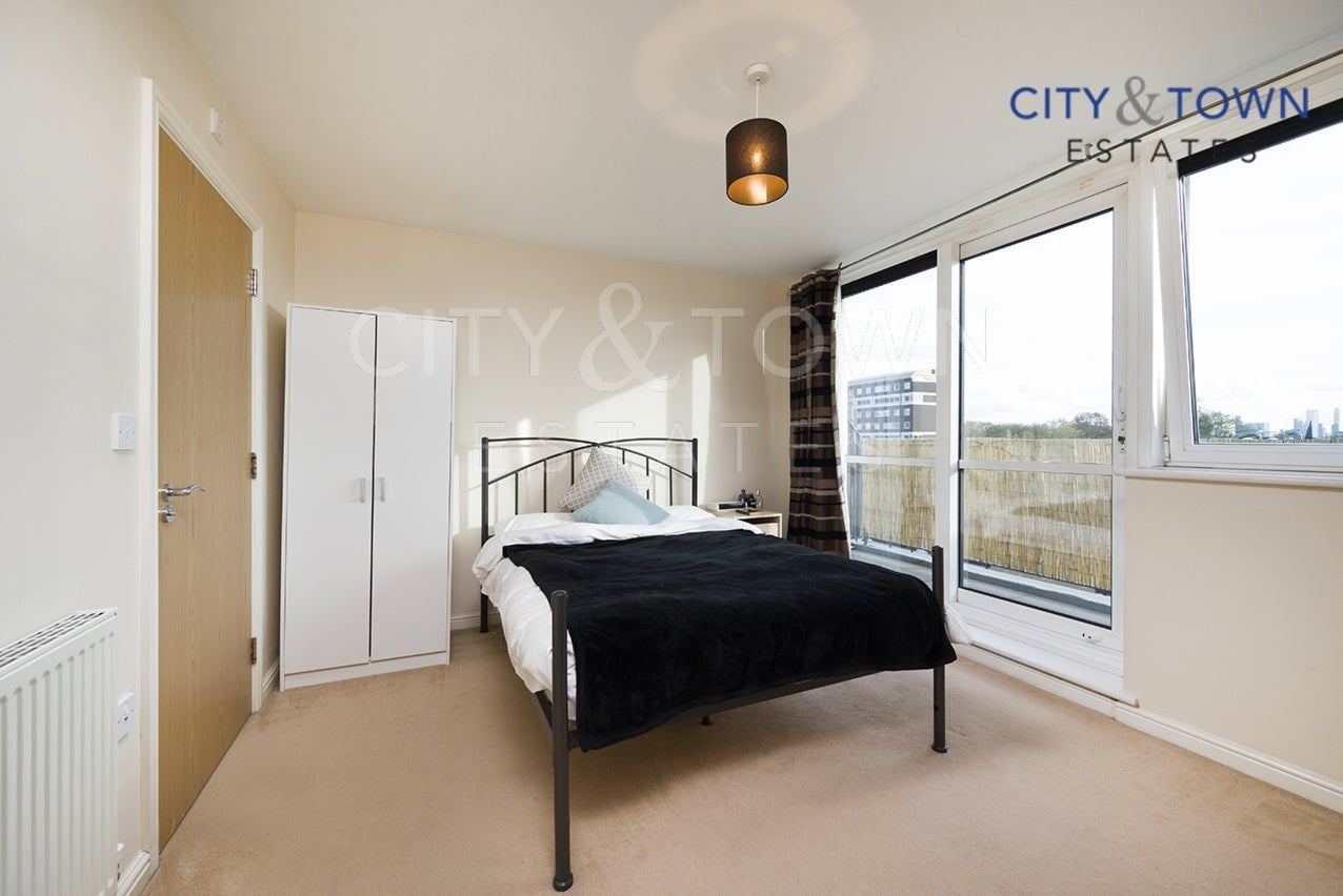 Flat Richmond Road in Greater London