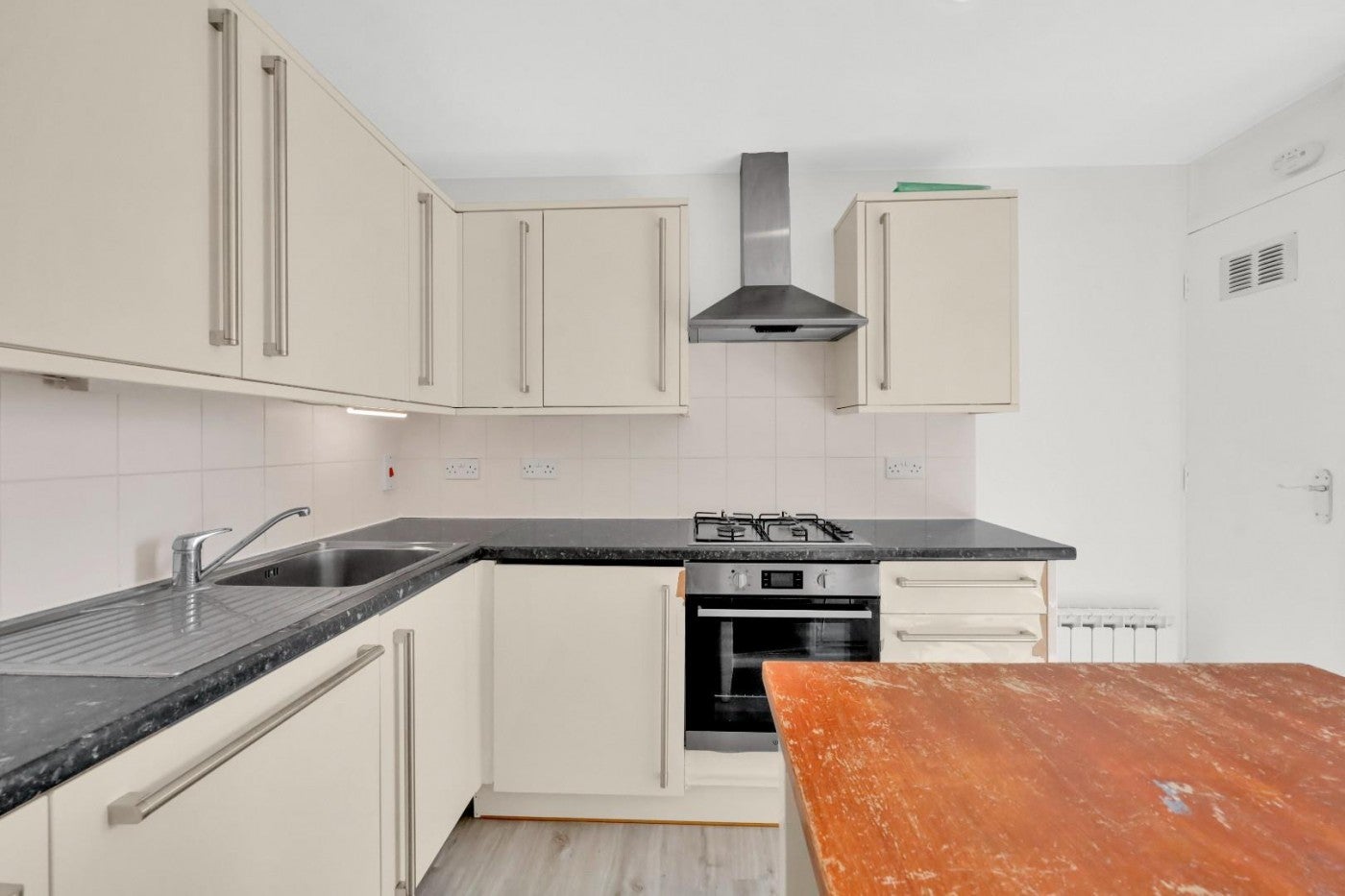 Flat Prince Arthur Road in Greater London